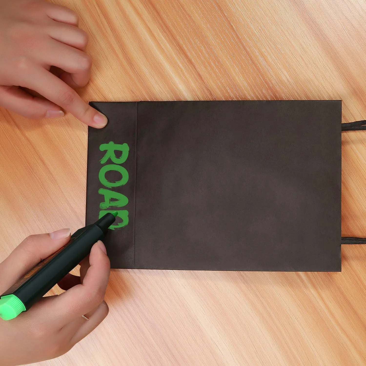 100Pcs Gift Bags Small 5.25x3.25x8 Inches Black Paper Bags With Handles Kraft Bag Bulk For Business, Shopping, Party Favor, Wedding, Birthday, Mother's Day, Easter, Graduation