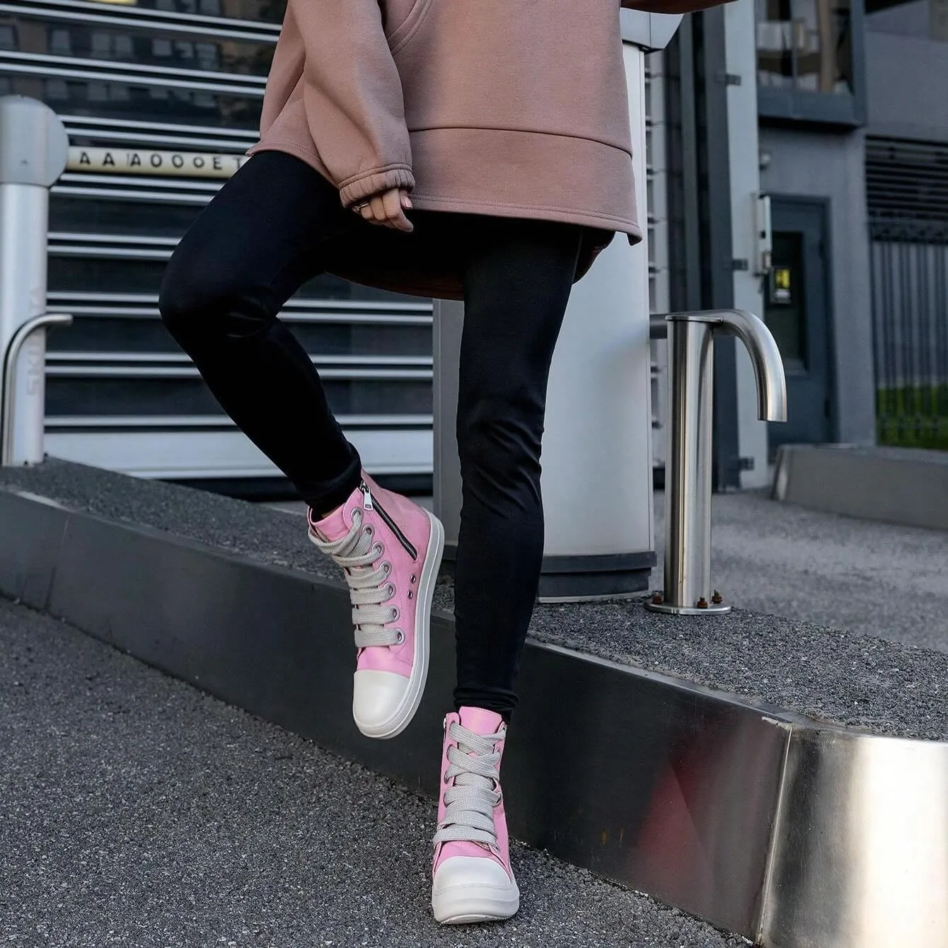 Kluolandi Fashion High Top Sneakers for Women Wide Lace Up Black White Platform Sneaker Shoes with Zipper