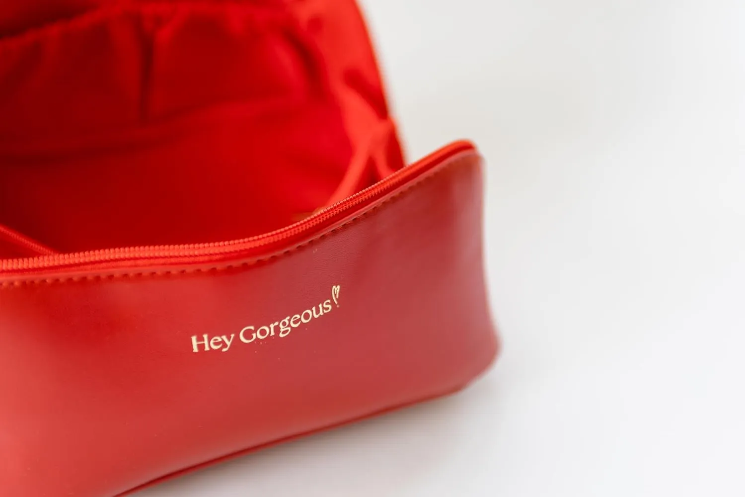 Large Travel Makeup Bag – Waterproof Cosmetic Case, Portable Beauty Organizer with Fixed Divider, Spacious Toiletry Bag for Skincare, Brushes & Accessories, Durable Handle (Red Velvet)
