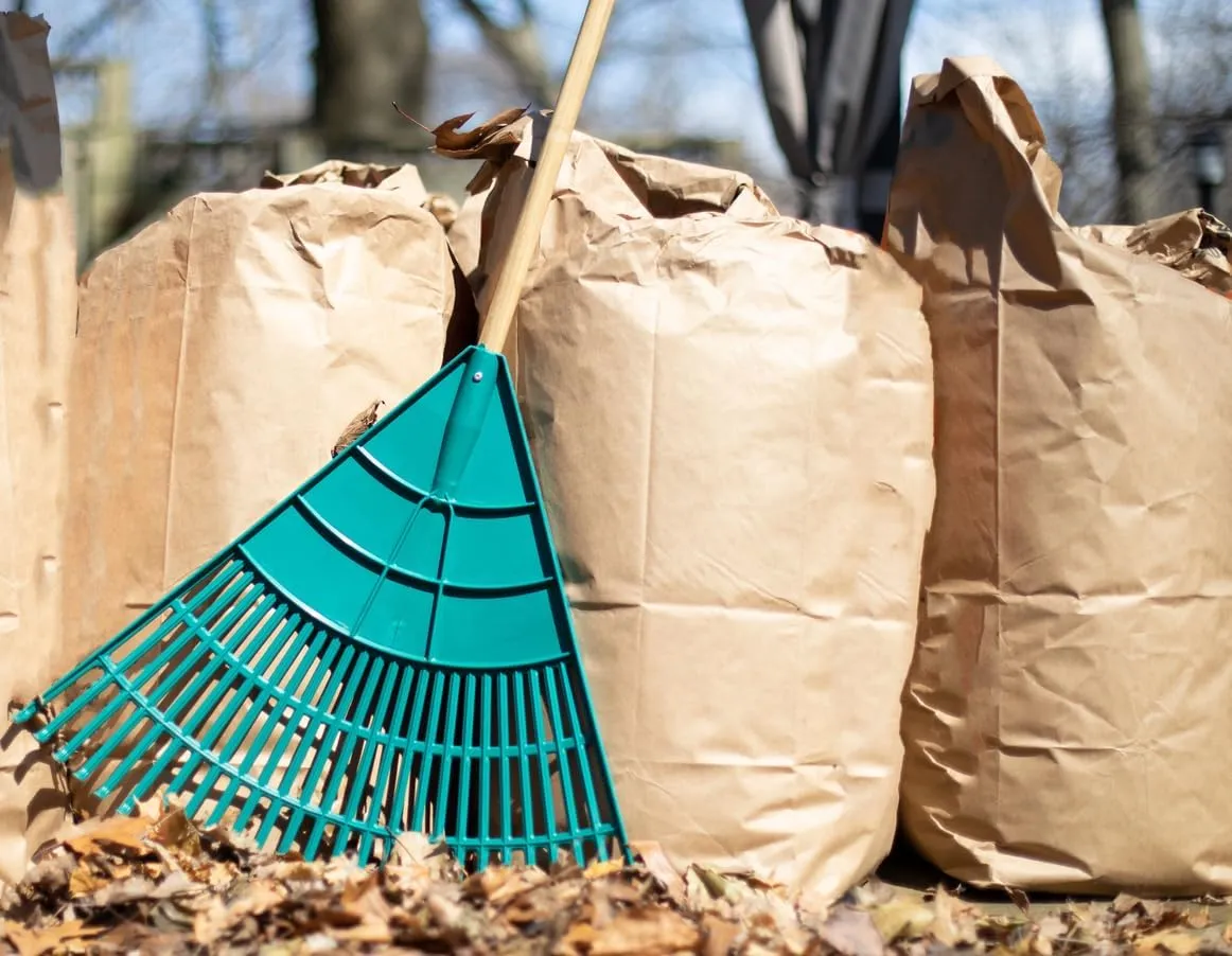 Rocky Mountain Goods Yard Waste Bags - Large 30 Gallon Brown Paper Leaf Bags for Yard/Garden/Lawn - Environmental Friendly - Tear Resistant - Heavy Duty - 2 Ply Self Standing (Pack of 5)
