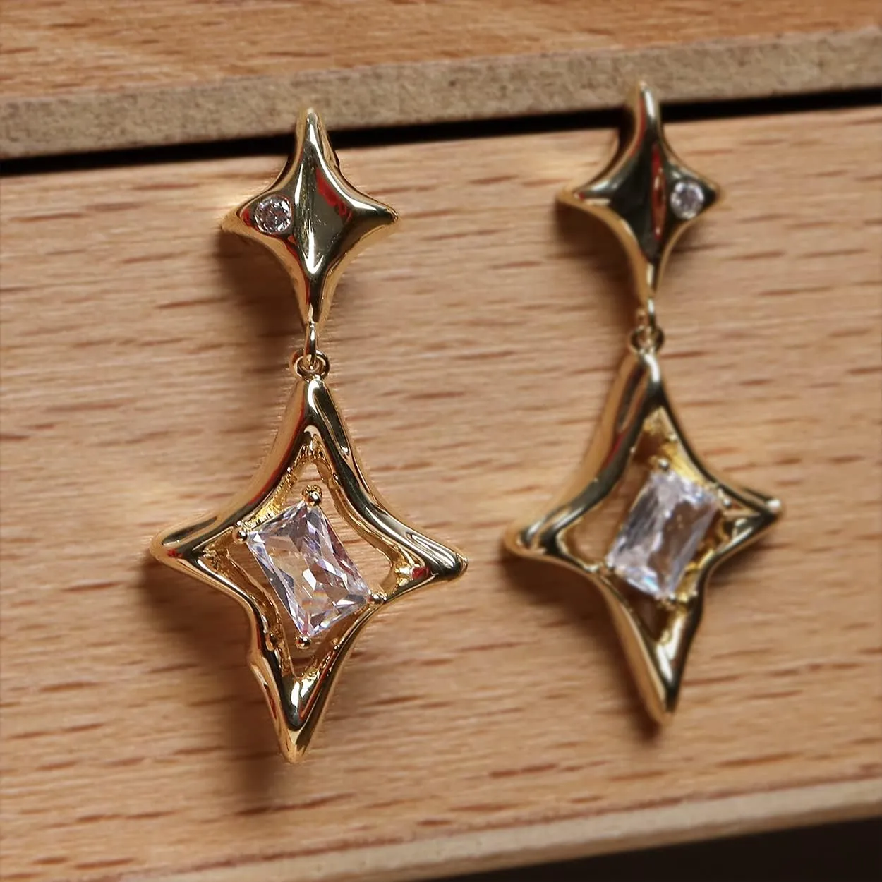 Sonateomber Star Drop Dangle Earrings for Women Trendy Unique Sparkly Rhinestone Stud Fashion Jewelry Gift