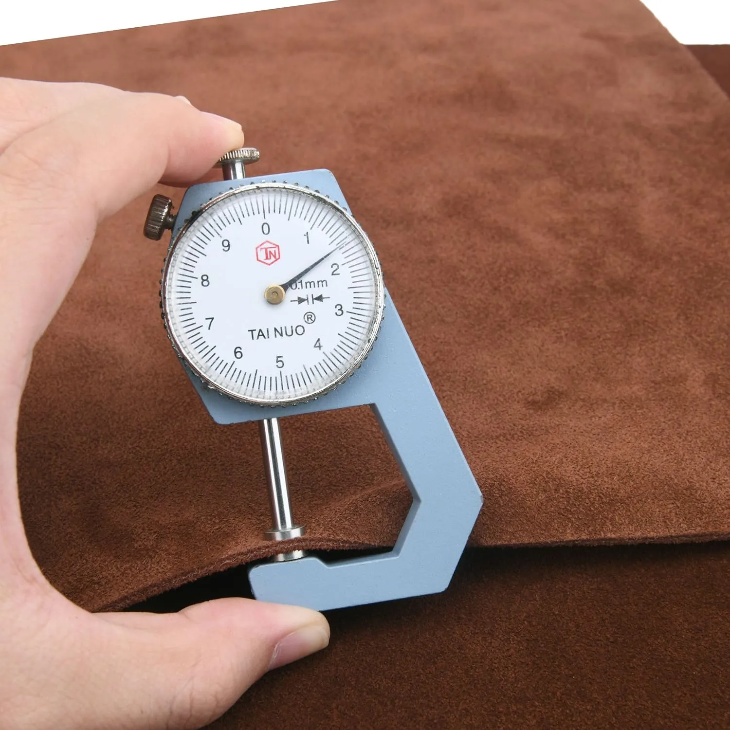 WAYNE'S DOG 3/4 oz Suede Leather Square Cowhide Leather Craft for Moccasins, Leathercraft, Bag Linings, Approns, Saddle Parts (Red Brown, 12"x12")