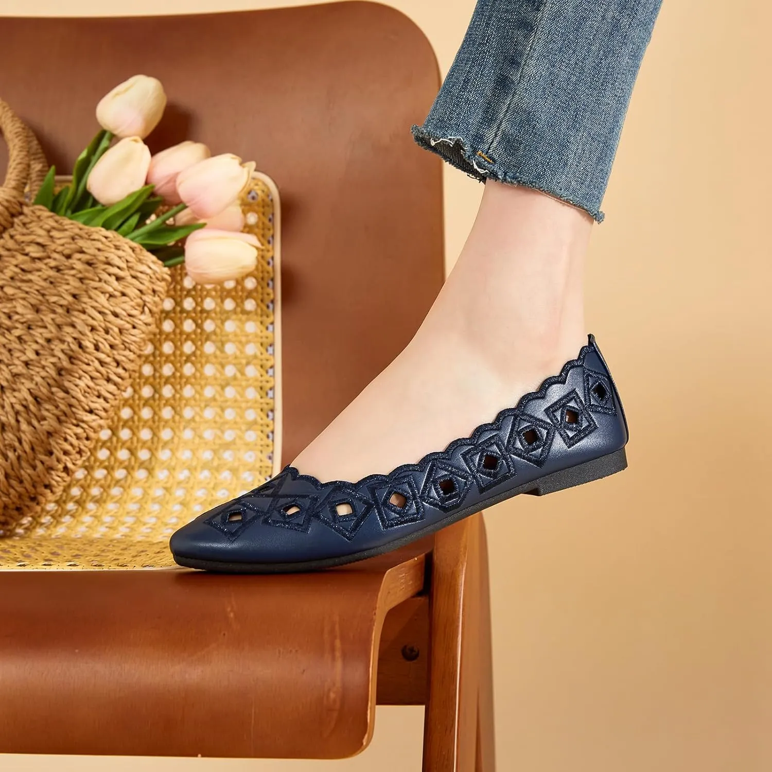 Women's Ballet Flats Shoes with Breathable Eyelet,Black and White Dress Shoes for Women,Soft Memoery Foam Flats for Women