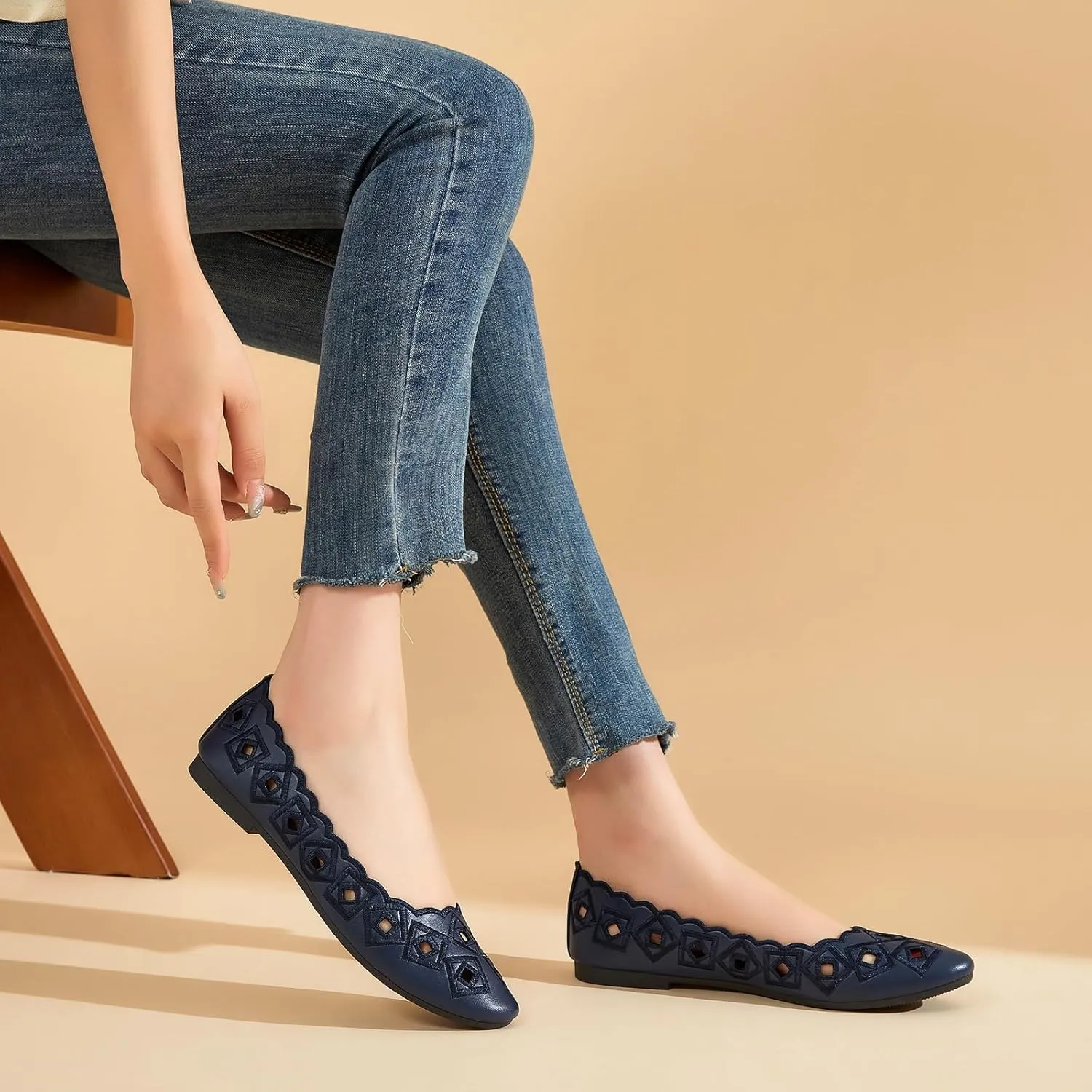 Women's Ballet Flats Shoes with Breathable Eyelet,Black and White Dress Shoes for Women,Soft Memoery Foam Flats for Women