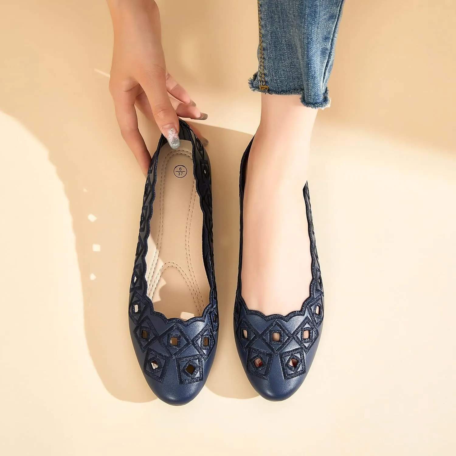 Women's Ballet Flats Shoes with Breathable Eyelet,Black and White Dress Shoes for Women,Soft Memoery Foam Flats for Women