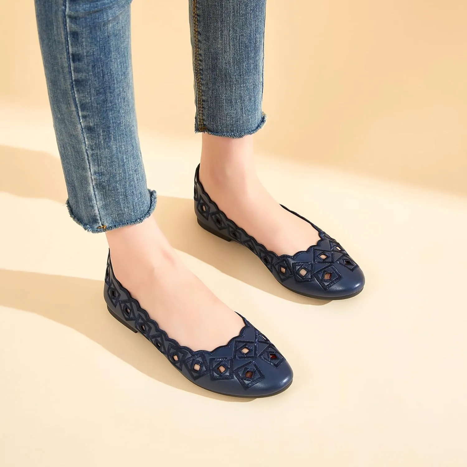 Women's Ballet Flats Shoes with Breathable Eyelet,Black and White Dress Shoes for Women,Soft Memoery Foam Flats for Women